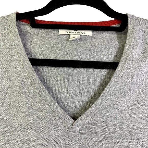 BANANA REPUBLIC Gray V-Neck Pullover‎ Sweater - Picture 4 of 11